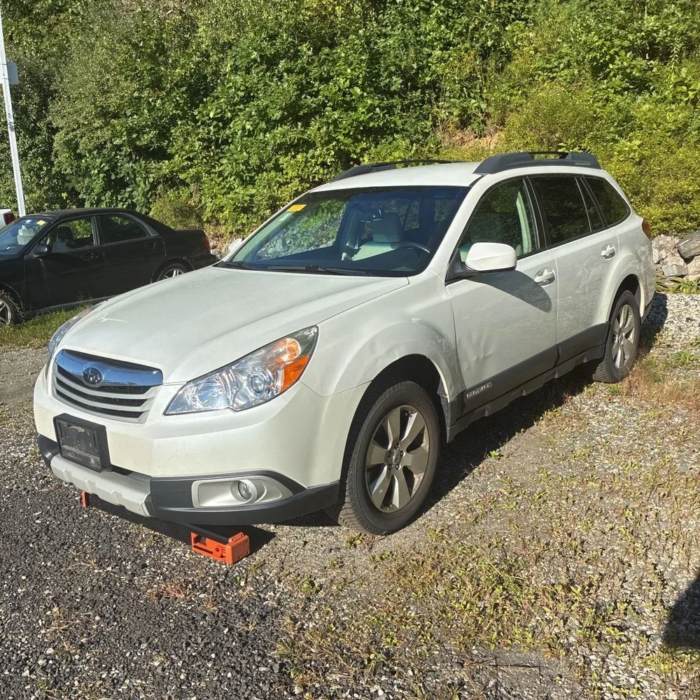 White 2012 Subaru Outback 2.5i Limited for sale in Carlstadt, NJ