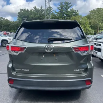 More photos of 2016 Toyota Highlander XLE at 101 Motors, NJ