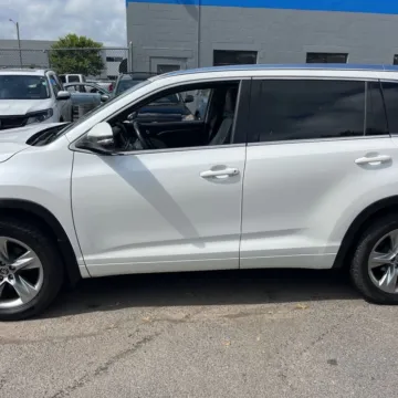 More photos of 2016 Toyota Highlander Limited at 101 Motors, NJ