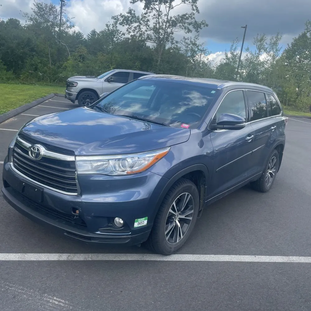 Blue 2016 Toyota Highlander XLE for sale in Carlstadt, NJ