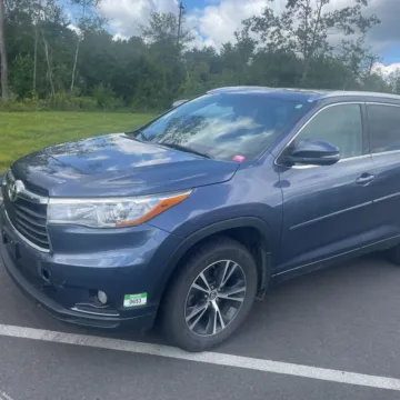Photos of 2016 Toyota Highlander XLE for sale in Carlstadt, NJ at 101 Motors