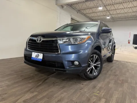 Blue 2016 Toyota Highlander XLE for sale in Carlstadt, NJ