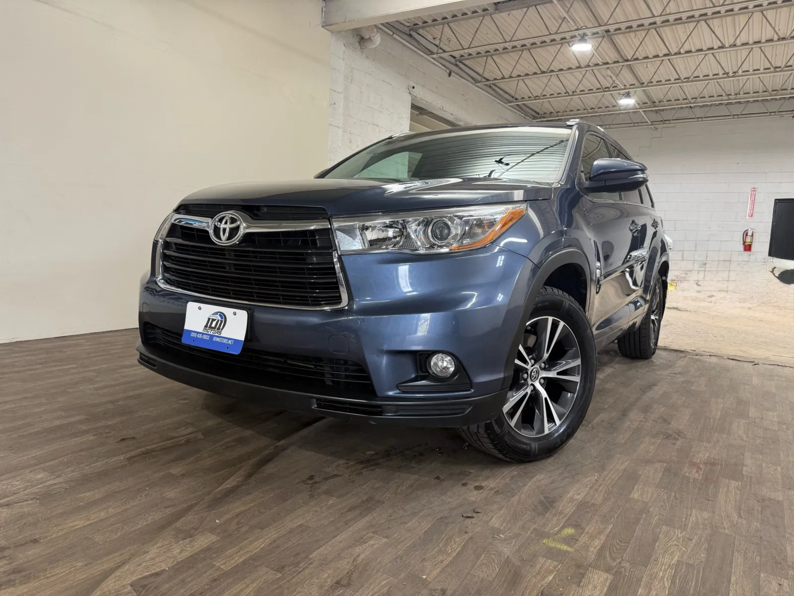 Blue 2016 Toyota Highlander XLE for sale in Carlstadt, NJ