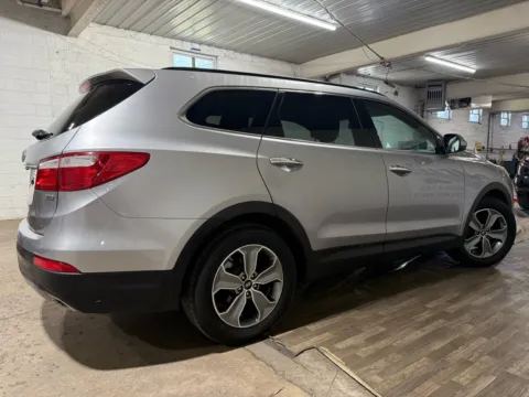 More photos of 2016 Hyundai SANTA FE SE at 101 Motors, NJ