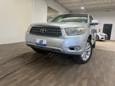 Silver 2010 Toyota Highlander Hybrid Limited for sale in Carlstadt, NJ