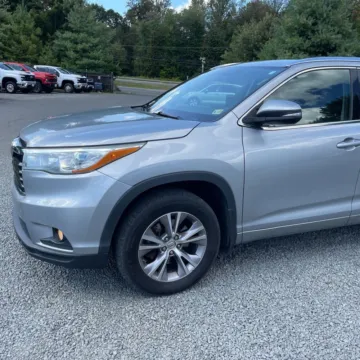 Photos of 2015 Toyota Highlander XLE V6 for sale in Carlstadt, NJ at 101 Motors