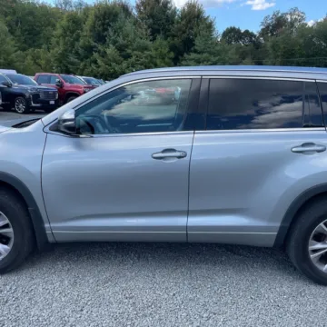 More photos of 2015 Toyota Highlander XLE V6 at 101 Motors, NJ