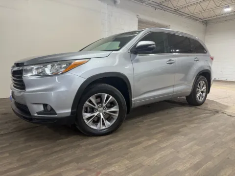 Photos of 2015 Toyota Highlander XLE V6 for sale in Carlstadt, NJ at 101 Motors