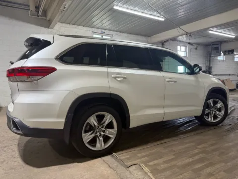 More photos of 2017 Toyota Highlander Limited at 101 Motors, NJ