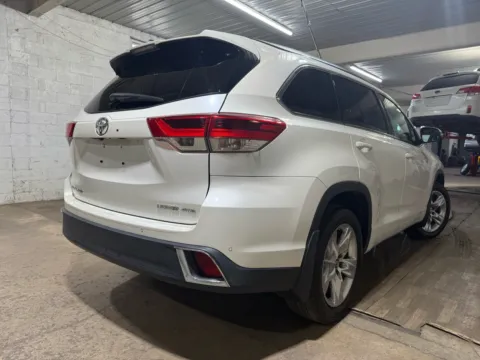 More photos of 2017 Toyota Highlander Limited at 101 Motors, NJ