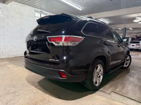 More photos of 2015 Toyota Highlander Limited Platinum V6 at 101 Motors, NJ
