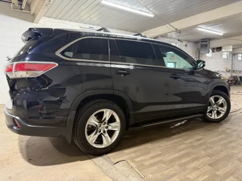 More photos of 2015 Toyota Highlander Limited Platinum V6 at 101 Motors, NJ