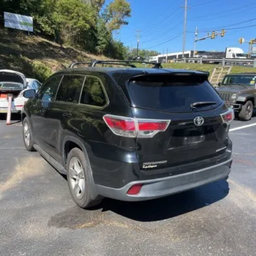 More photos of 2015 Toyota Highlander Limited Platinum V6 at 101 Motors, NJ