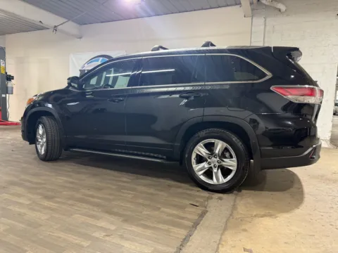 Another view of 2015 Toyota Highlander Limited Platinum V6 for sale in Carlstadt, NJ at 101 Motors