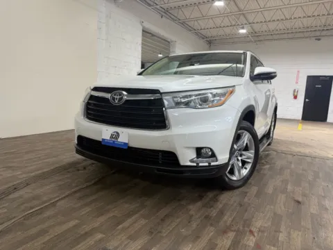 White 2016 Toyota Highlander Limited Platinum V6 for sale in Carlstadt, NJ