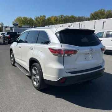 More photos of 2016 Toyota Highlander Limited Platinum V6 at 101 Motors, NJ