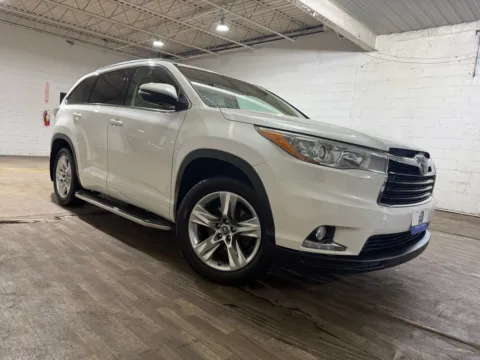 More photos of 2016 Toyota Highlander Limited Platinum V6 at 101 Motors, NJ