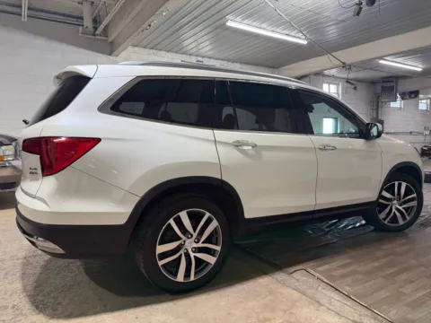 More photos of 2017 Honda Pilot Elite at 101 Motors, NJ