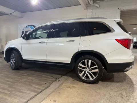 Another view of 2017 Honda Pilot Elite for sale in Carlstadt, NJ at 101 Motors