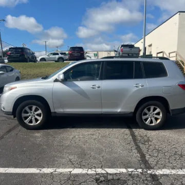 Another view of 2013 Toyota Highlander SE V6 for sale in Carlstadt, NJ at 101 Motors
