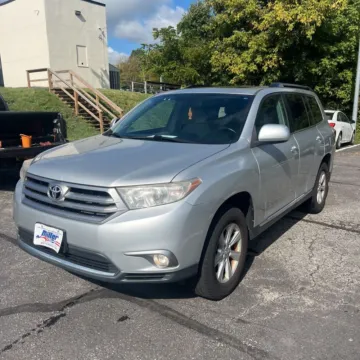Silver 2013 Toyota Highlander SE V6 for sale in Carlstadt, NJ