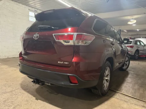 More photos of 2015 Toyota Highlander XLE V6 at 101 Motors, NJ