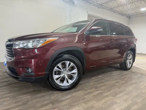 Photos of 2015 Toyota Highlander XLE V6 for sale in Carlstadt, NJ at 101 Motors