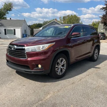 Red 2015 Toyota Highlander XLE V6 for sale in Carlstadt, NJ