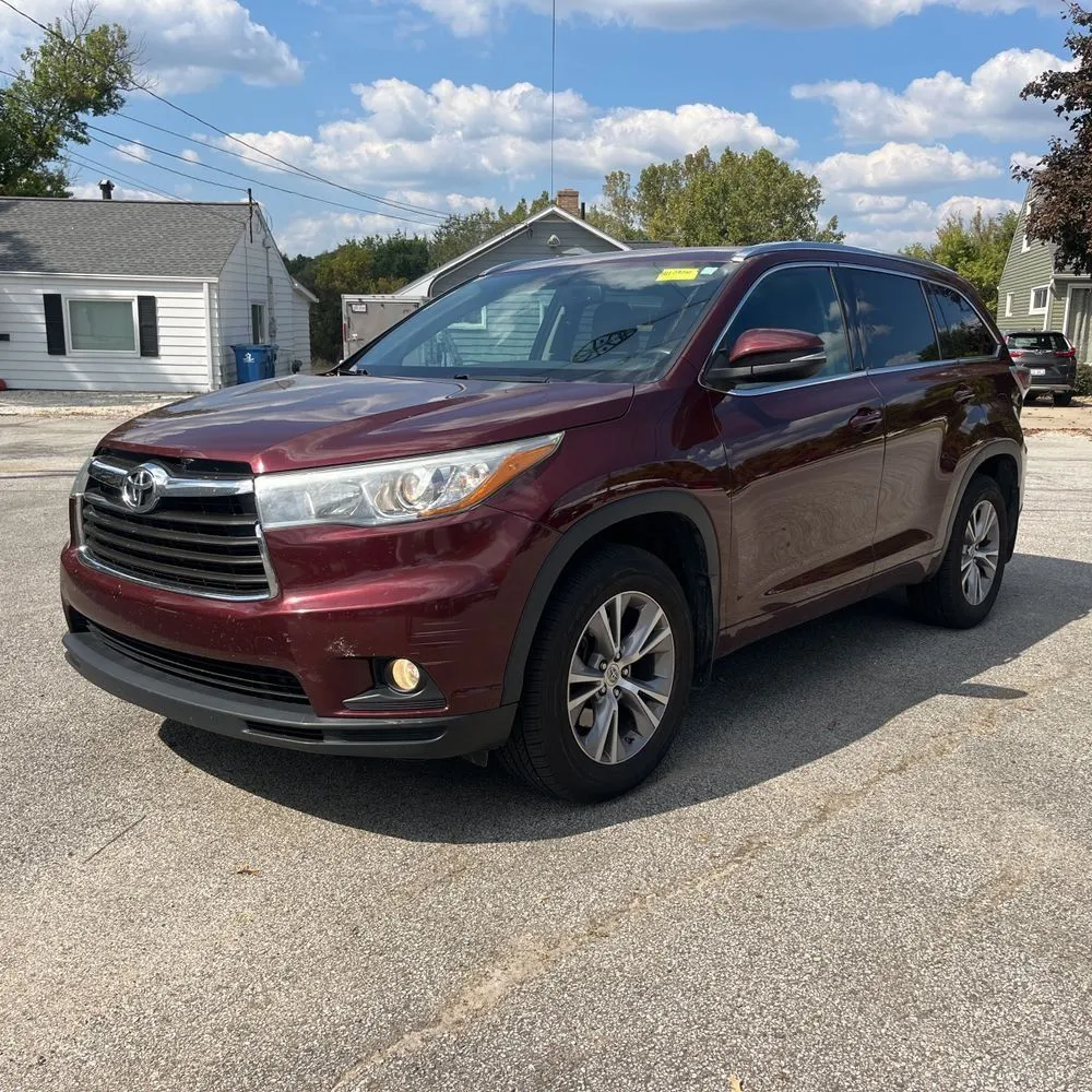 Red 2015 Toyota Highlander XLE V6 for sale in Carlstadt, NJ