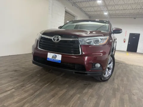 Red 2015 Toyota Highlander XLE V6 for sale in Carlstadt, NJ