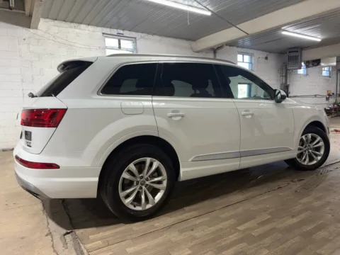 More photos of 2018 Audi Q7 3.0T Premium at 101 Motors, NJ