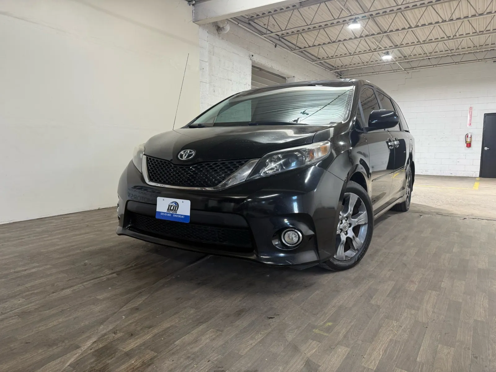 2013 Toyota Sienna SE 8 Passenger for sale in Carlstadt, NJ