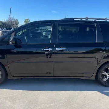 More photos of 2013 Toyota Sienna SE 8 Passenger at 101 Motors, NJ