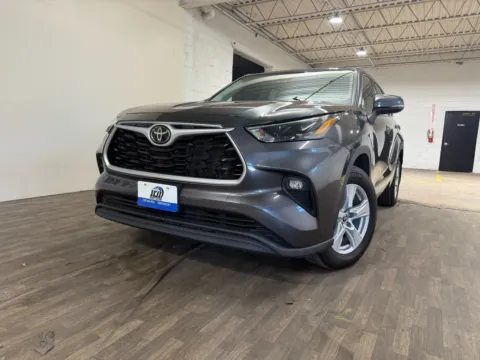 Green 2022 Toyota Highlander LE for sale in Carlstadt, NJ