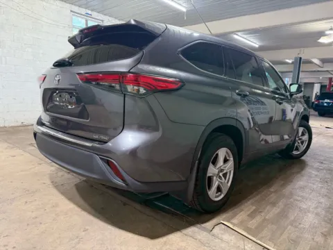More photos of 2022 Toyota Highlander LE at 101 Motors, NJ