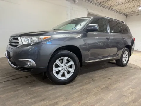 Photos of 2013 Toyota Highlander SE V6 for sale in Carlstadt, NJ at 101 Motors