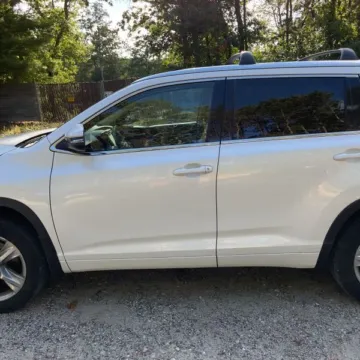 More photos of 2015 Toyota Highlander Limited V6 at 101 Motors, NJ