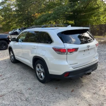 More photos of 2015 Toyota Highlander Limited V6 at 101 Motors, NJ