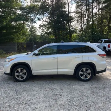 Another view of 2015 Toyota Highlander Limited V6 for sale in Carlstadt, NJ at 101 Motors