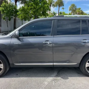 More photos of 2011 Toyota Highlander Limited V6 at 101 Motors, NJ