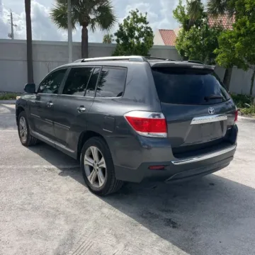 More photos of 2011 Toyota Highlander Limited V6 at 101 Motors, NJ