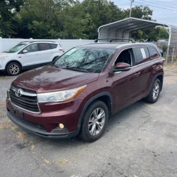 Red 2015 Toyota Highlander XLE V6 for sale in Carlstadt, NJ