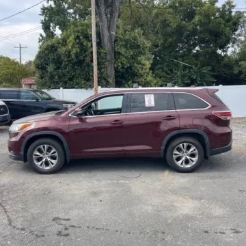 Another view of 2015 Toyota Highlander XLE V6 for sale in Carlstadt, NJ at 101 Motors