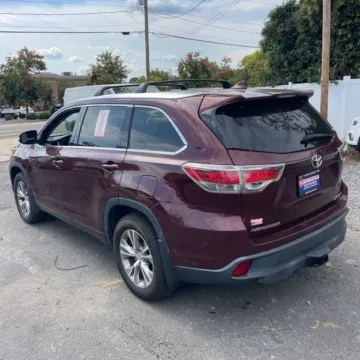 More photos of 2015 Toyota Highlander XLE V6 at 101 Motors, NJ