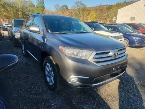 Another view of 2012 Toyota Highlander SE V6 for sale in Carlstadt, NJ at 101 Motors