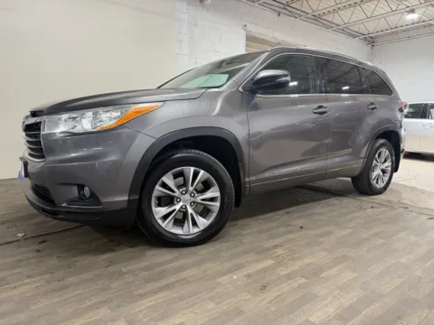 Photos of 2014 Toyota Highlander XLE V6 for sale in Carlstadt, NJ at 101 Motors