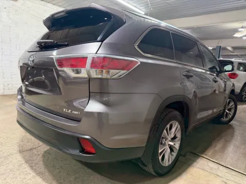 More photos of 2014 Toyota Highlander XLE V6 at 101 Motors, NJ