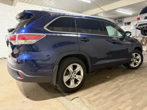 More photos of 2015 Toyota Highlander Limited V6 at 101 Motors, NJ