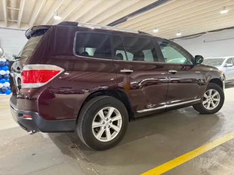 More photos of 2011 Toyota Highlander Limited V6 at 101 Motors, NJ