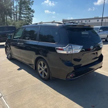 More photos of 2016 Toyota Sienna SE 8 Passenger at 101 Motors, NJ